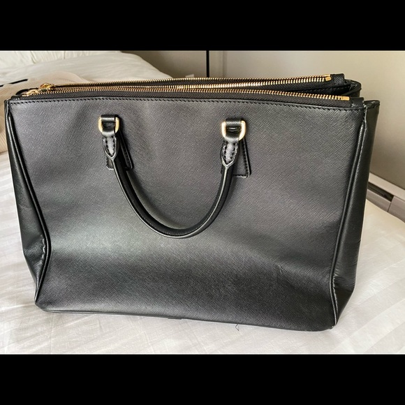 Prada Saffiano black tote - Picture 10 of 16